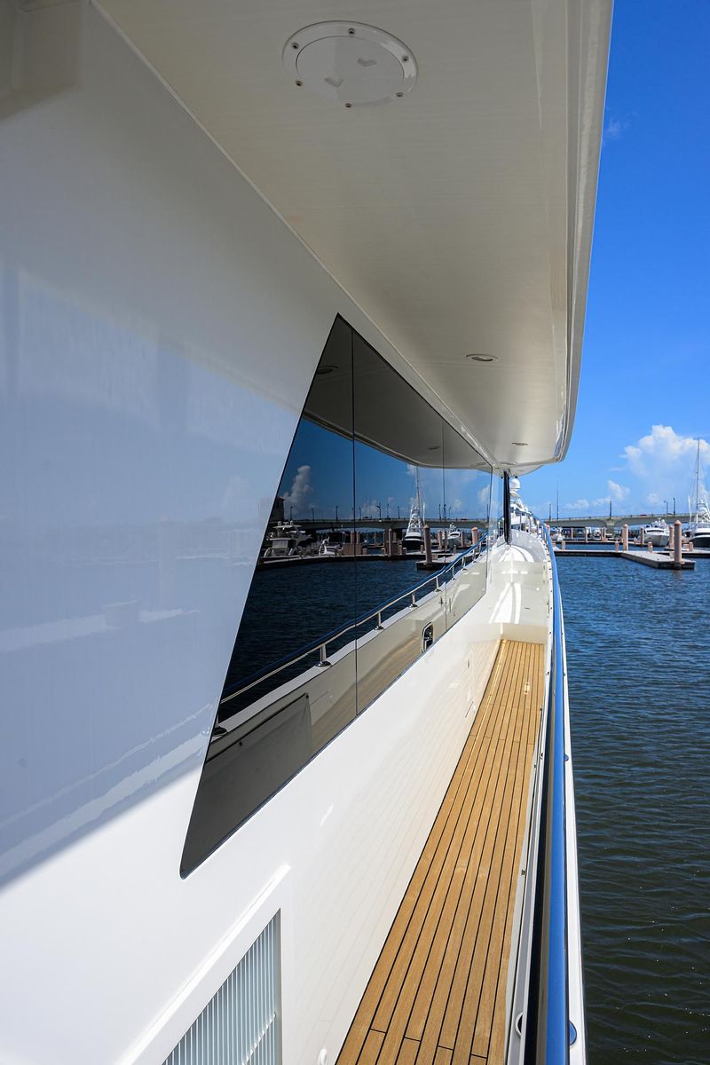 2013 Ocean Alexander 90 