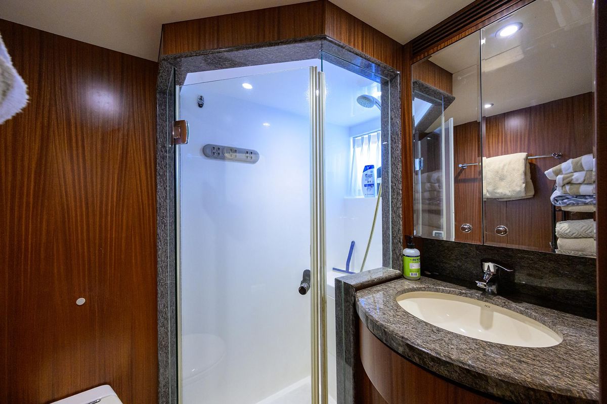 2013 Ocean Alexander 90 