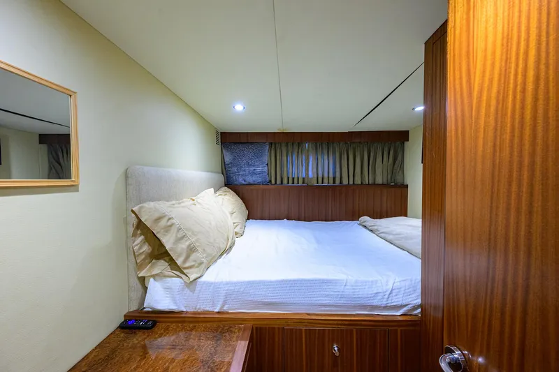 Claypen Yacht Photos Pics Luxurious bedroom interior of 2013 Ocean Alexander Sky Lounge yacht.