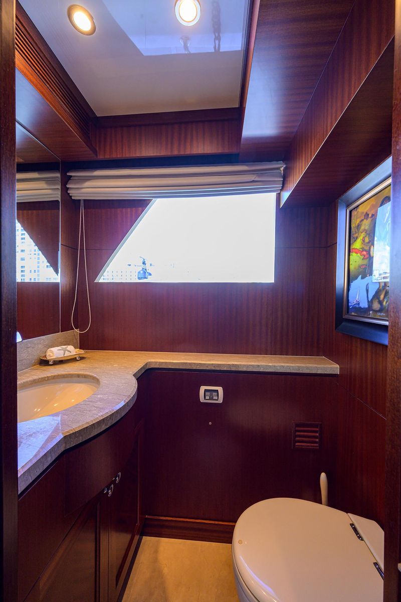 2013 Ocean Alexander 90 