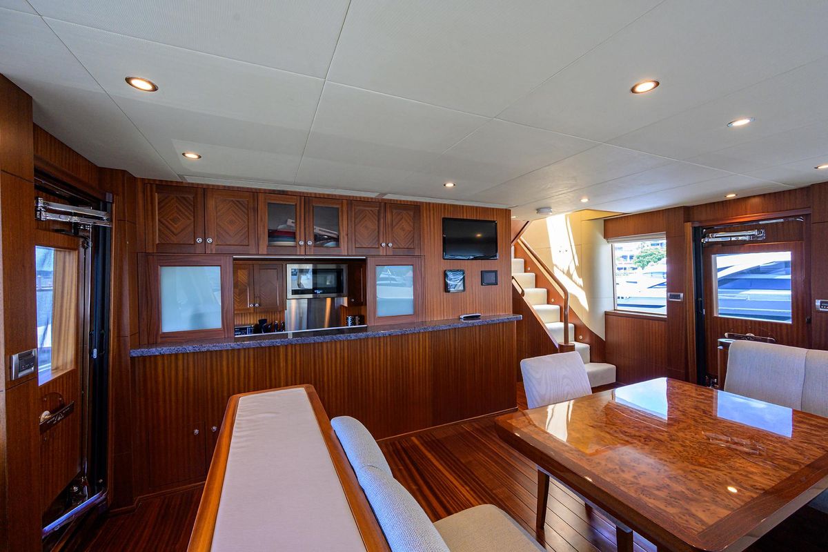2013 Ocean Alexander 90 