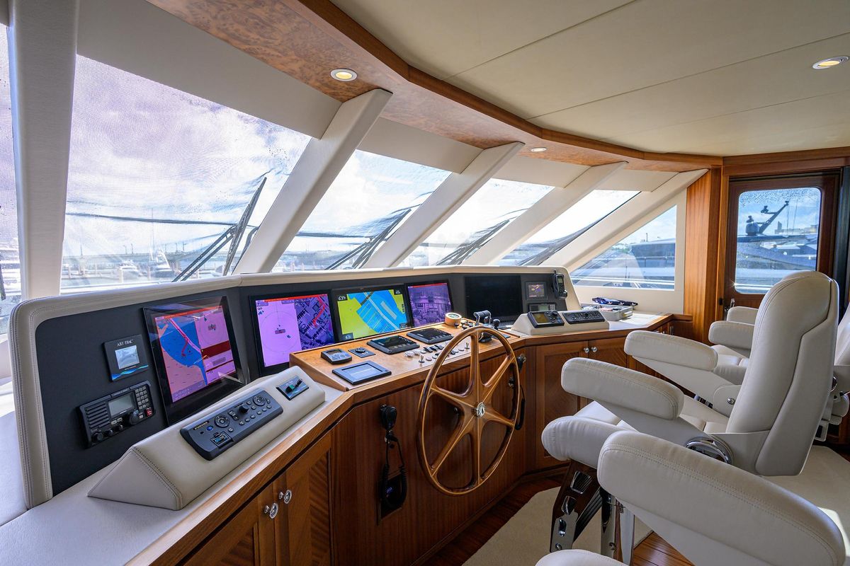 2013 Ocean Alexander 90 