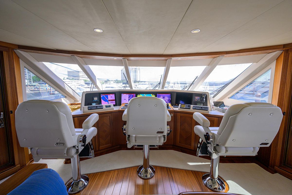 2013 Ocean Alexander 90 