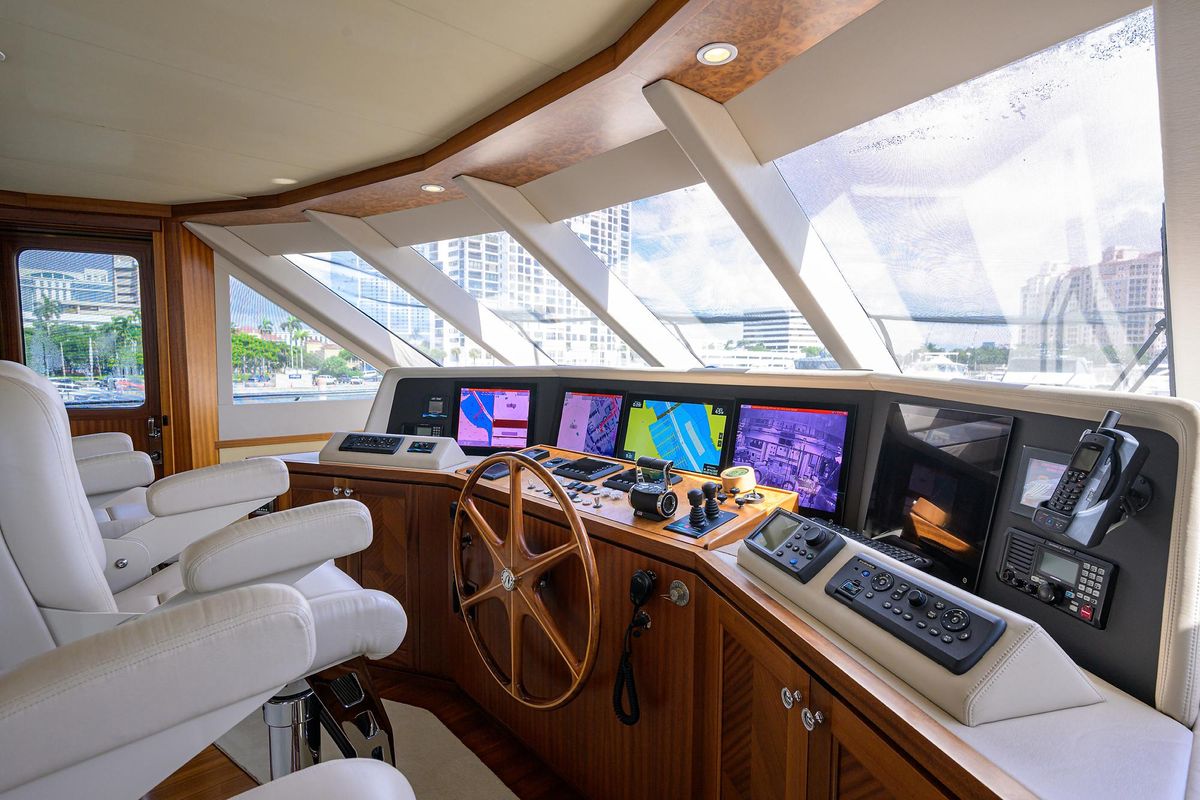 2013 Ocean Alexander 90 