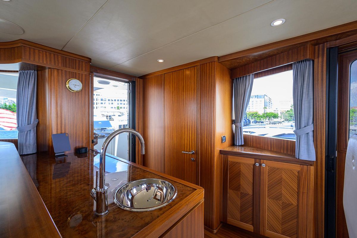2013 Ocean Alexander 90 