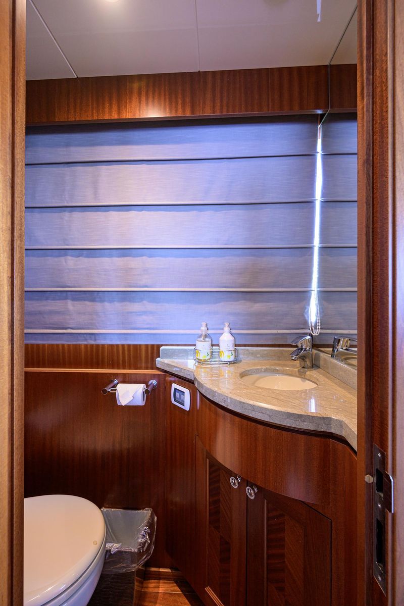 2013 Ocean Alexander 90 