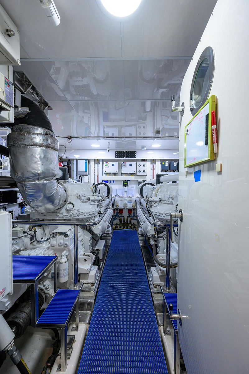 2013 Ocean Alexander 90 