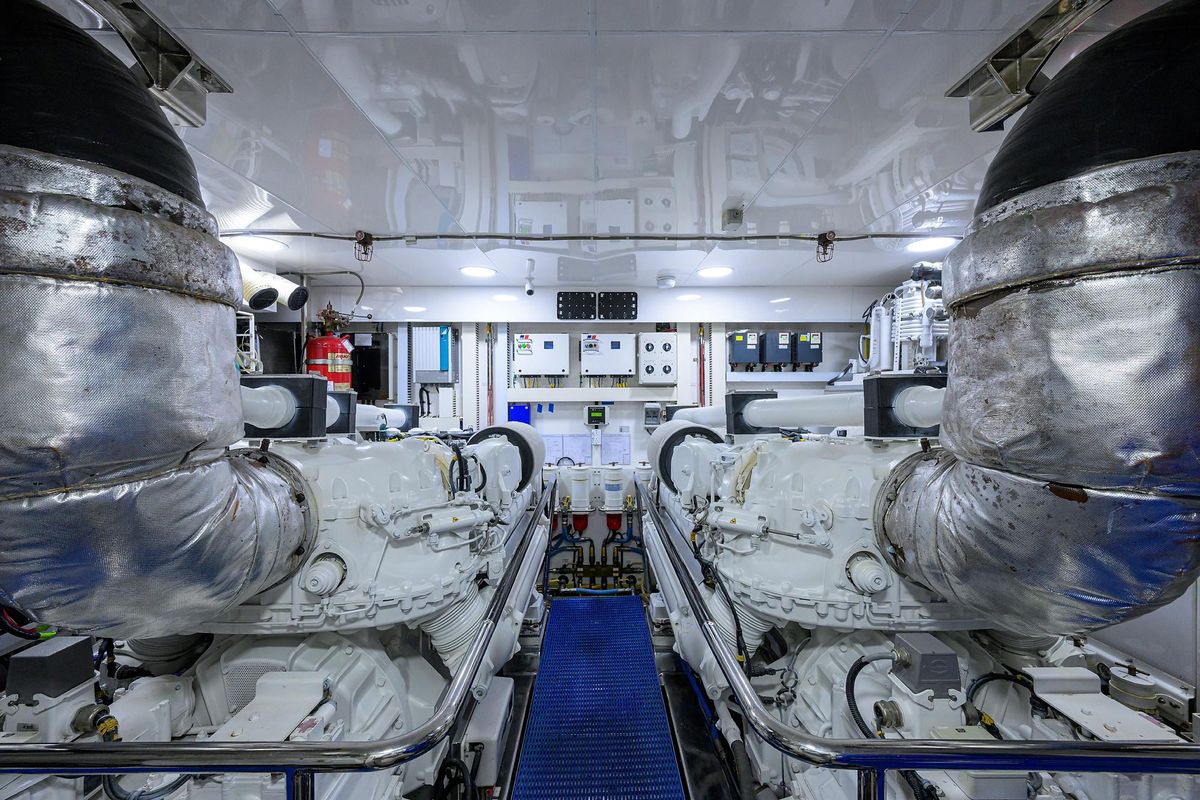 2013 Ocean Alexander 90 