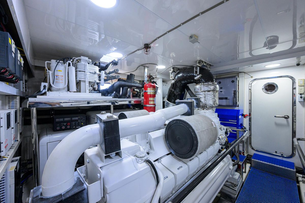2013 Ocean Alexander 90 