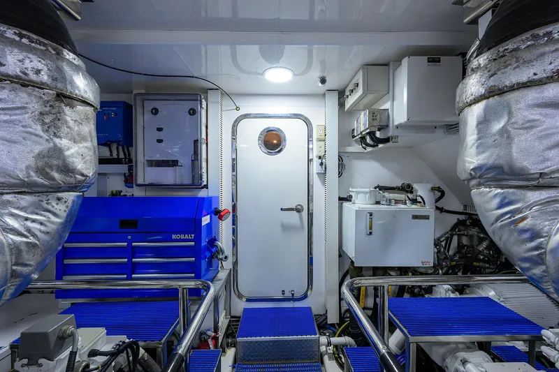 Claypen Yacht Photos Pics 