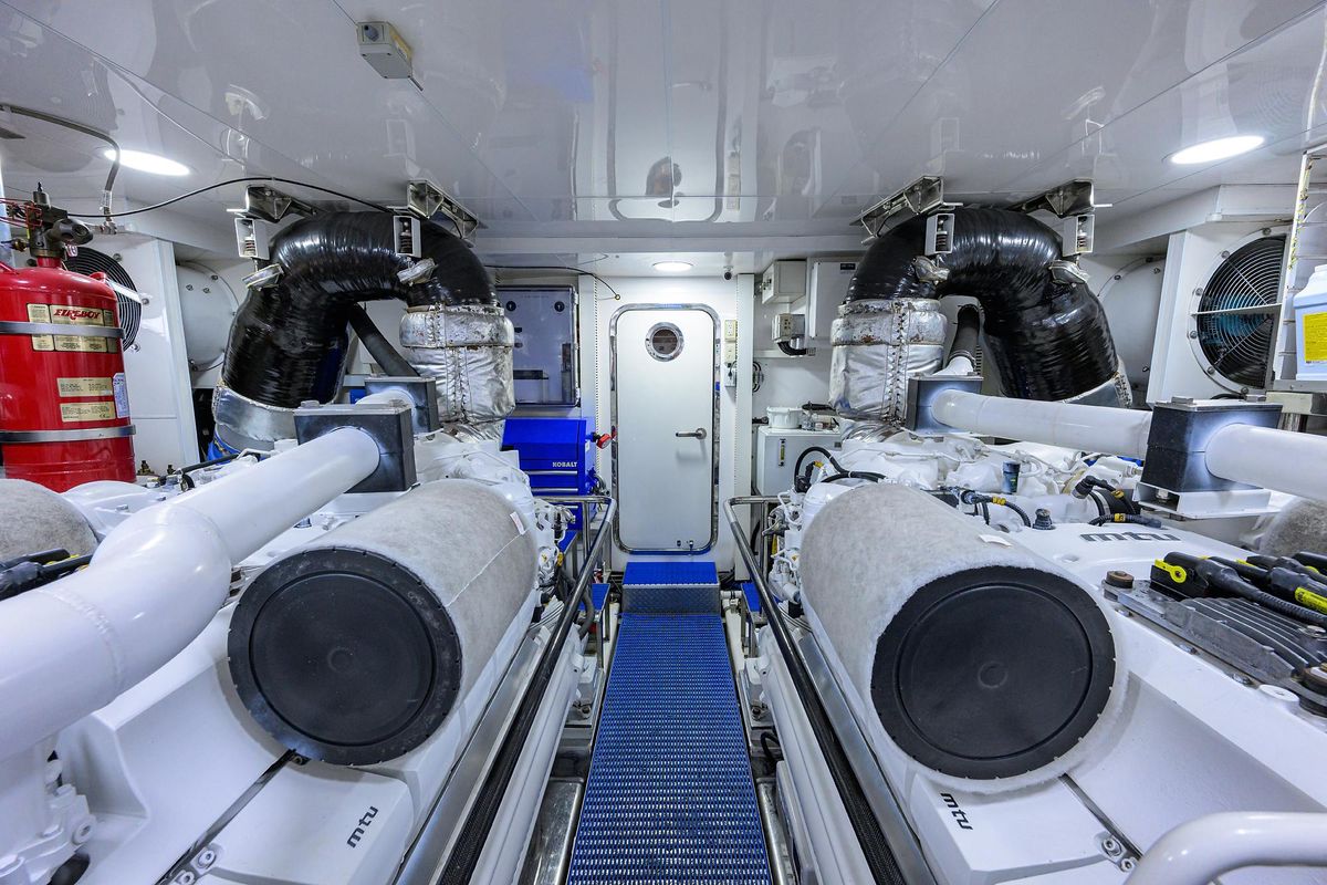 2013 Ocean Alexander 90 