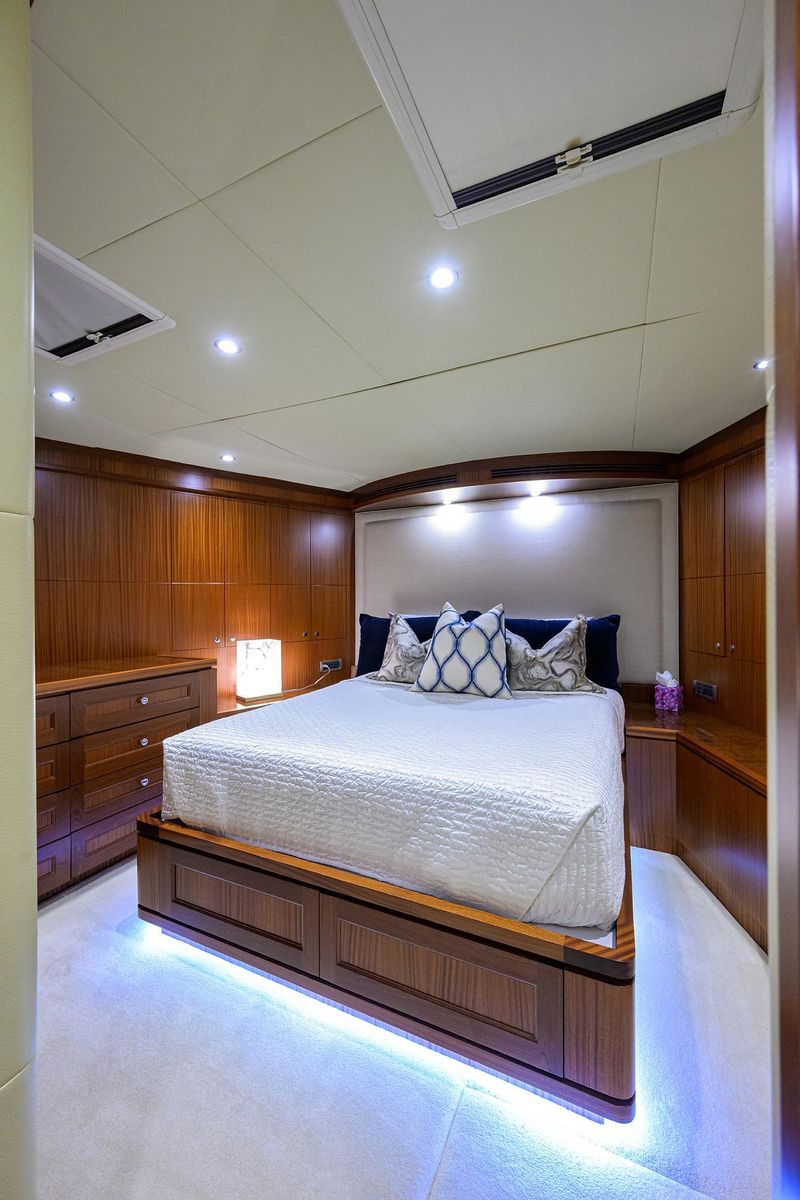 2013 Ocean Alexander 90 