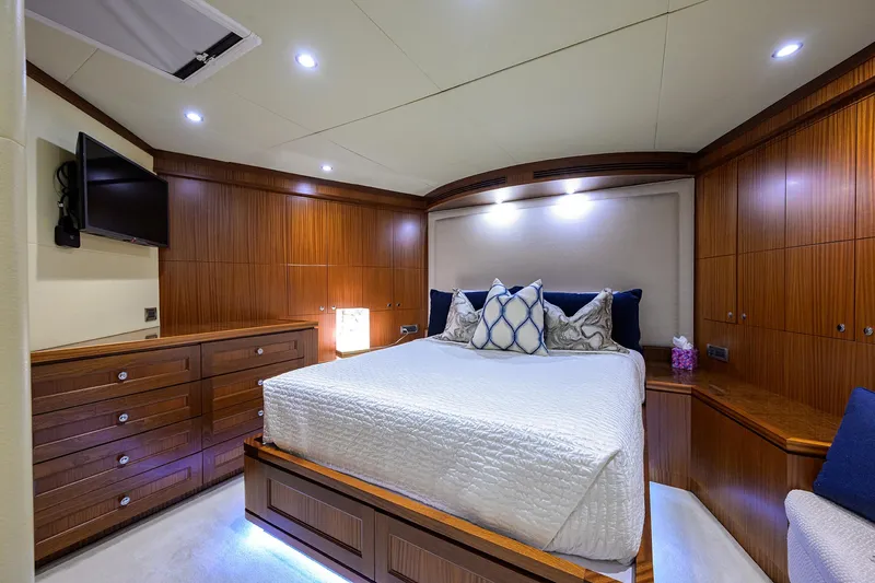 Claypen Yacht Photos Pics 