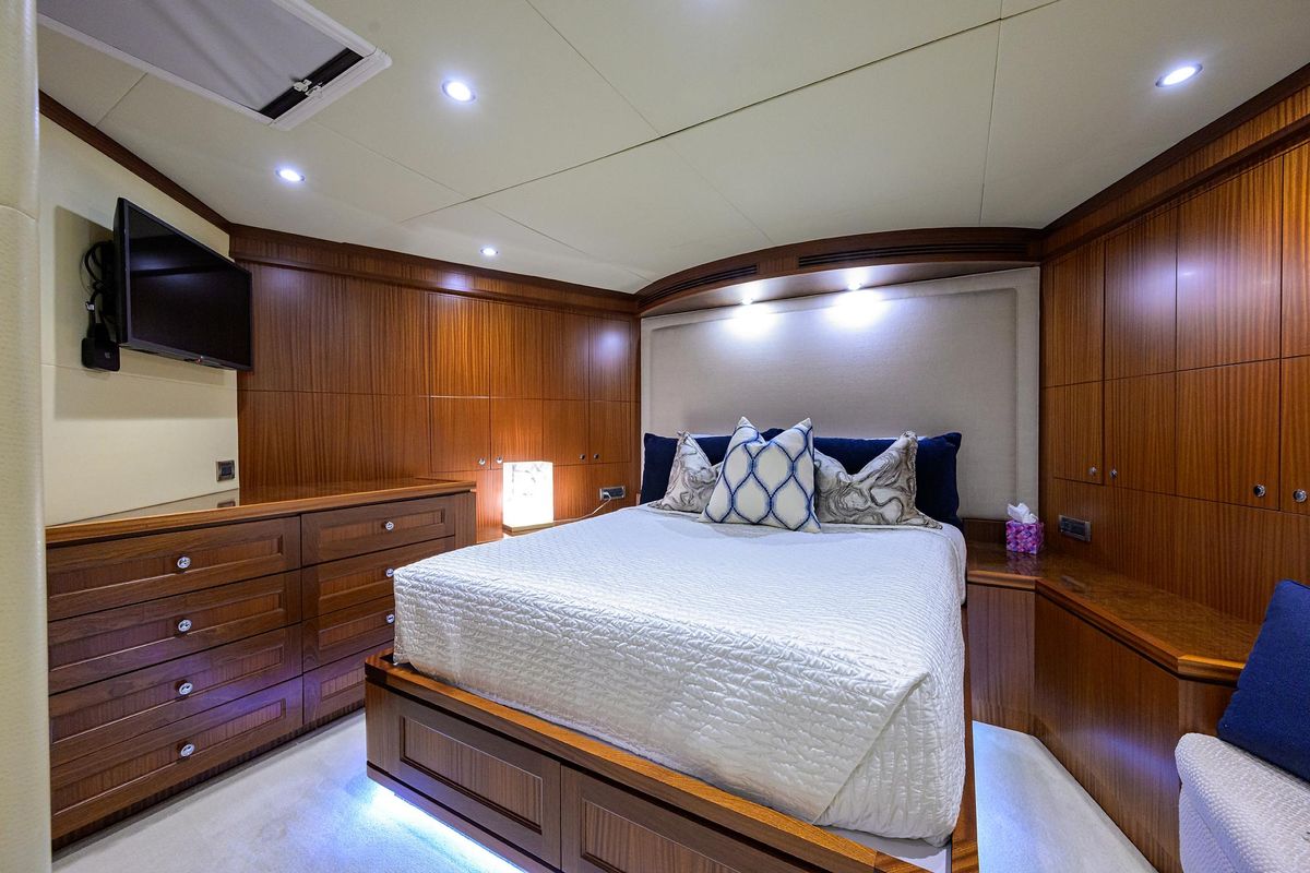 2013 Ocean Alexander 90 
