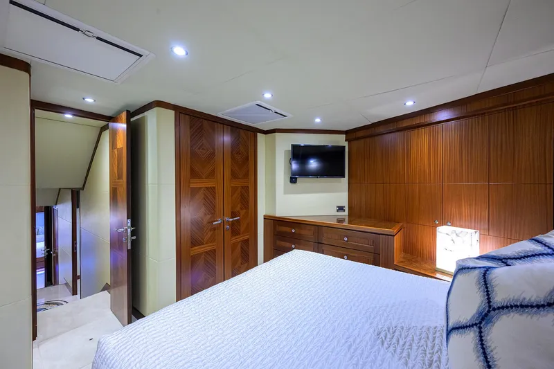 Claypen Yacht Photos Pics 