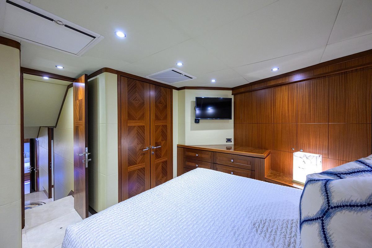 2013 Ocean Alexander 90 