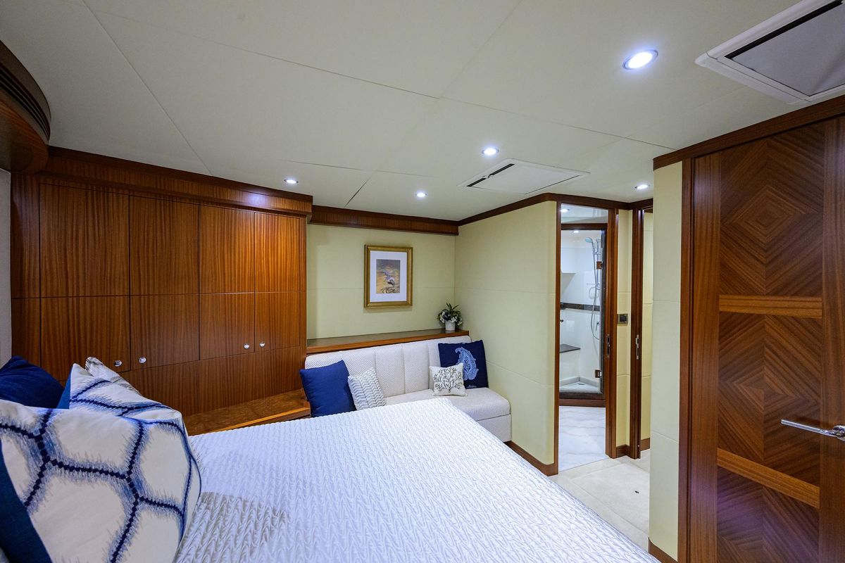 2013 Ocean Alexander 90 