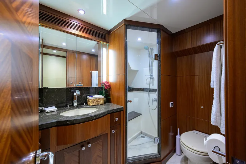 Claypen Yacht Photos Pics 