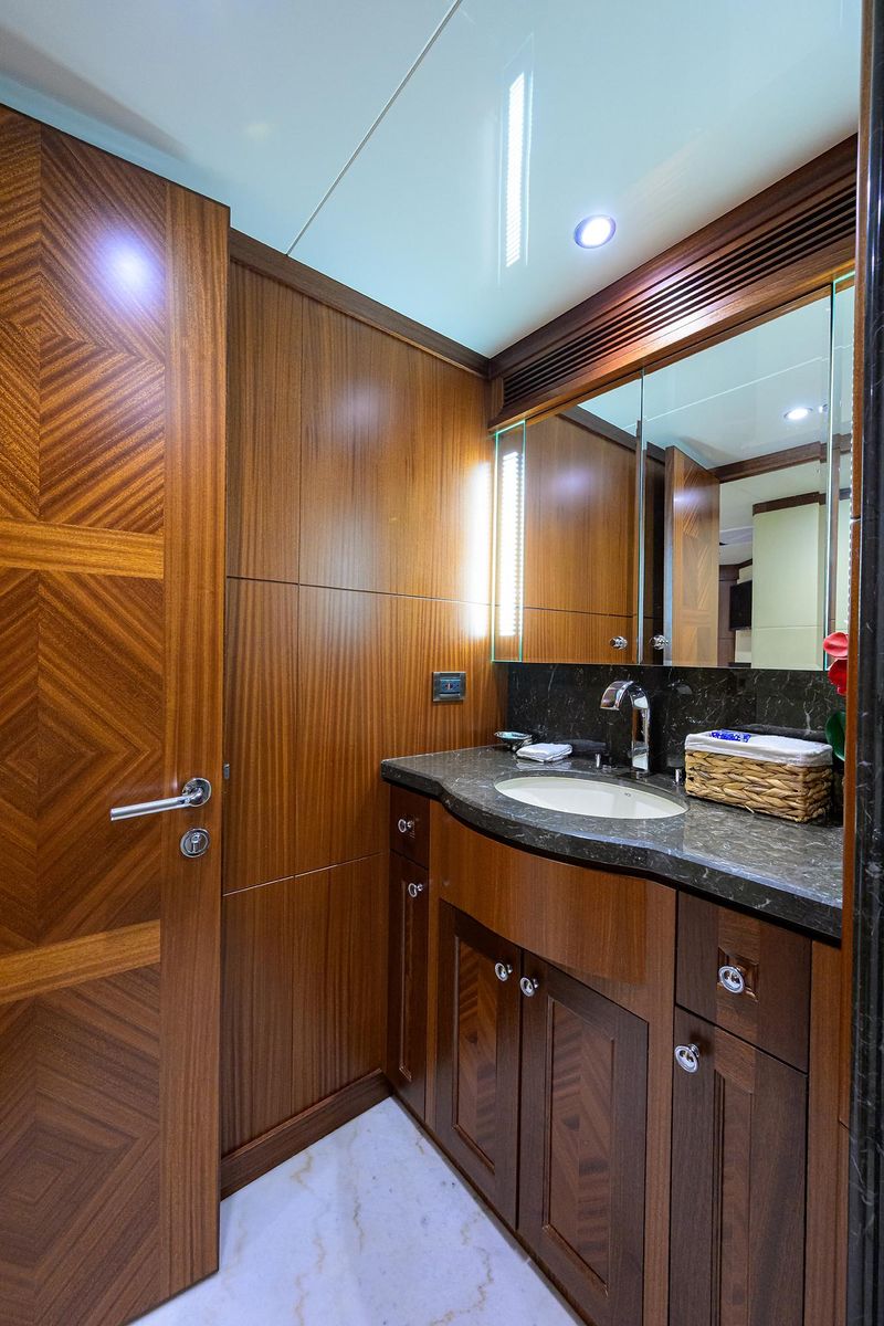 2013 Ocean Alexander 90 