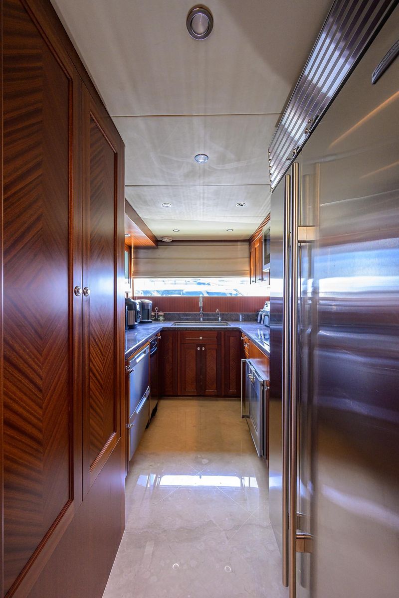 2013 Ocean Alexander 90 