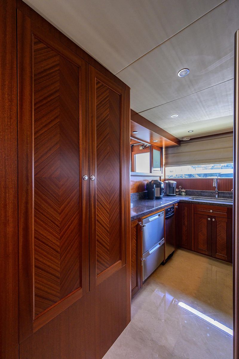 2013 Ocean Alexander 90 