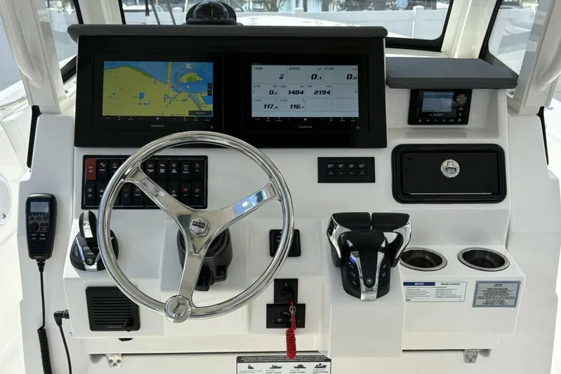 Hot Pursuit Yacht Photos Pics 2023 Pursuit S 288 - Helm