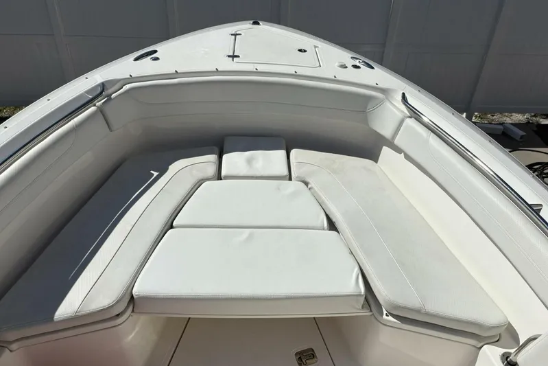 Hot Pursuit Yacht Photos Pics 2023 Pursuit S 288 - Foredeck