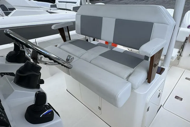 Hot Pursuit Yacht Photos Pics 2023 Pursuit S 288 - Helm