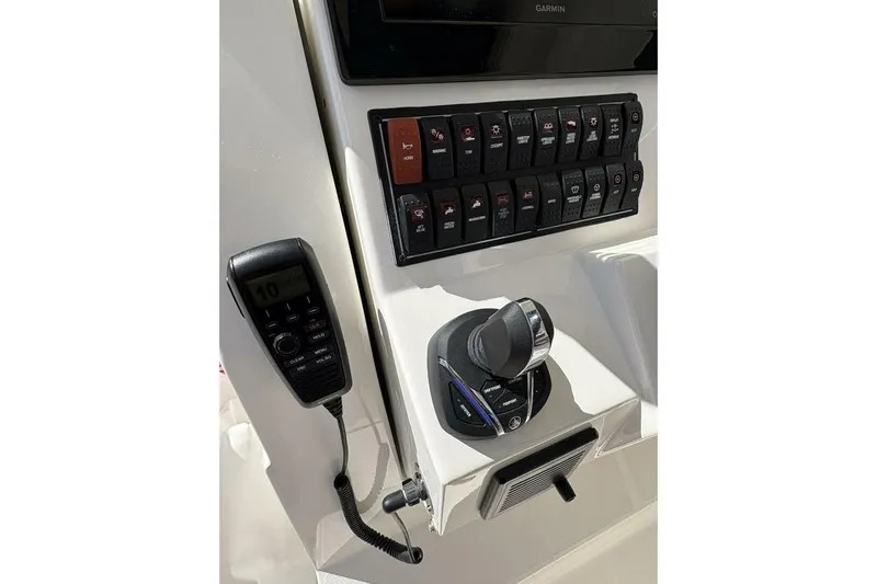 Hot Pursuit Yacht Photos Pics 2023 Pursuit S 288 - Helm/Electronics