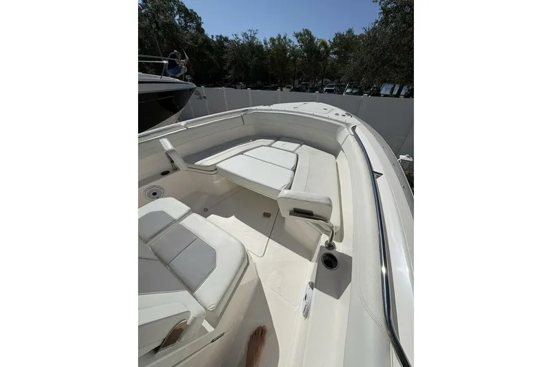 Hot Pursuit Yacht Photos Pics 2023 Pursuit S 288