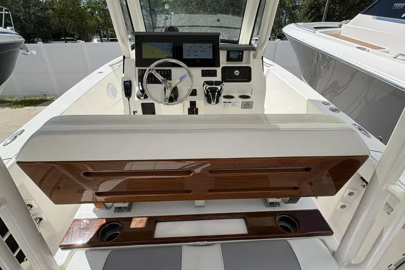 Hot Pursuit Yacht Photos Pics 2023 Pursuit S 288