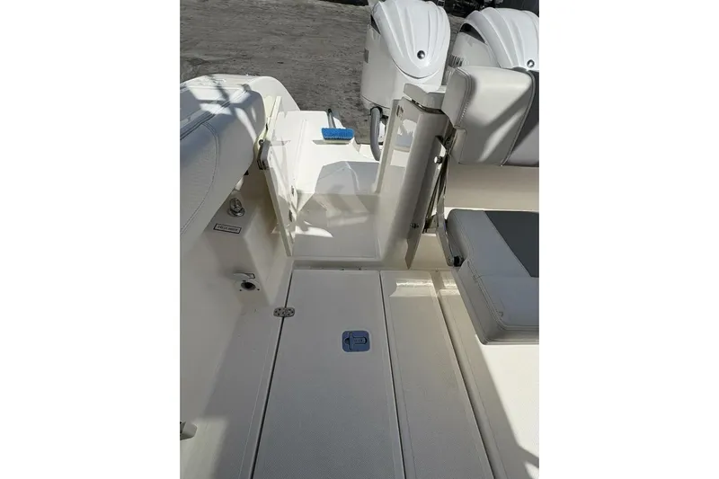 Hot Pursuit Yacht Photos Pics 2023 Pursuit S 288