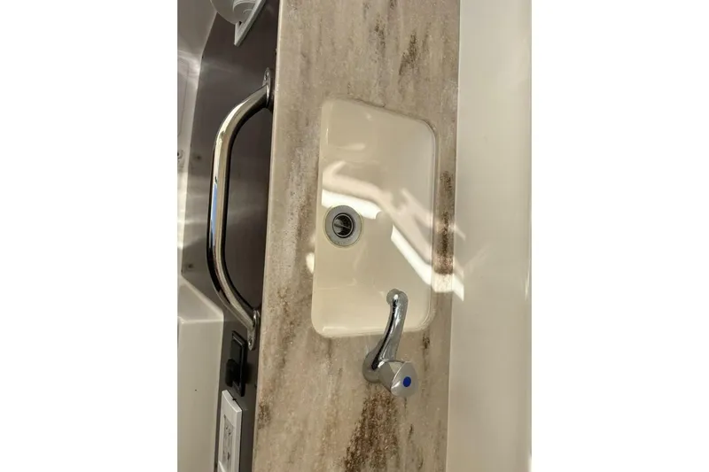 Hot Pursuit Yacht Photos Pics 2023 Pursuit S 288