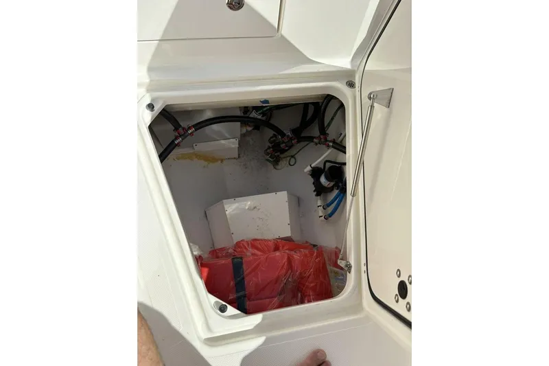 Hot Pursuit Yacht Photos Pics 2023 Pursuit S 288