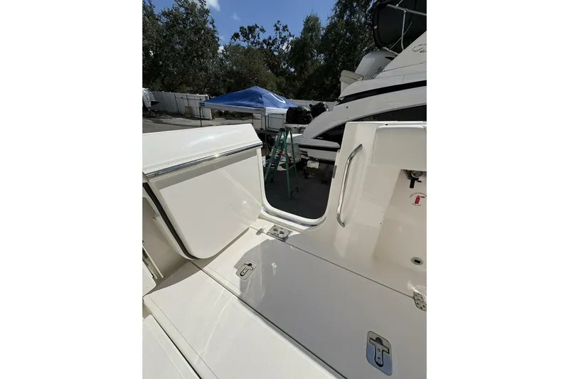 Hot Pursuit Yacht Photos Pics 2023 Pursuit S 288