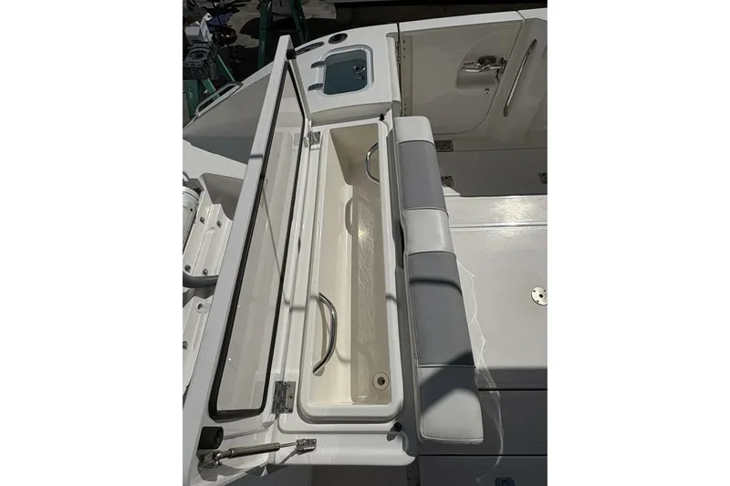 Hot Pursuit Yacht Photos Pics 2023 Pursuit S 288