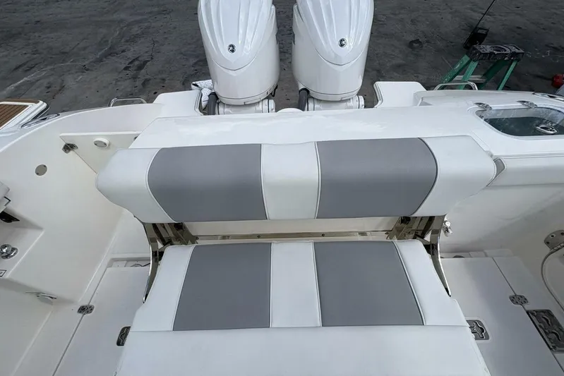 Hot Pursuit Yacht Photos Pics 2023 Pursuit S 288