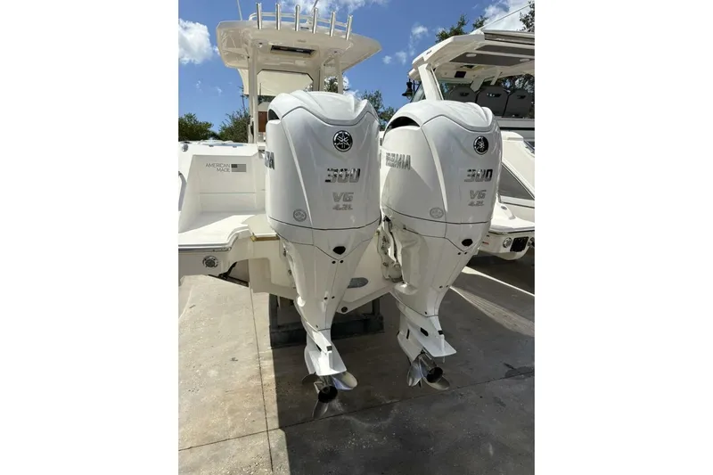 Hot Pursuit Yacht Photos Pics 2023 Pursuit S 288