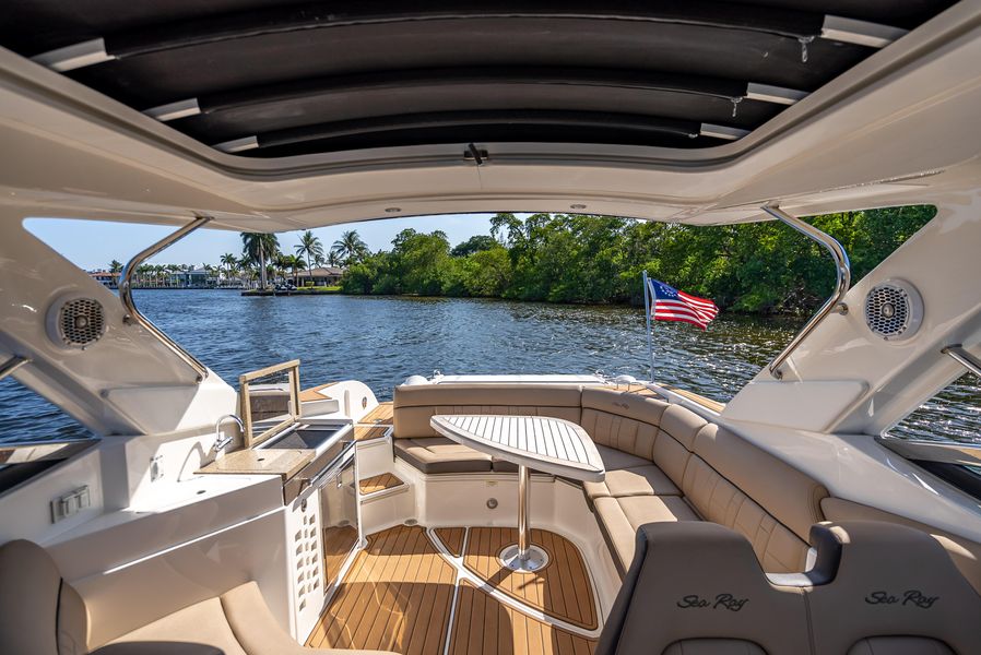 2016 Sea Ray 350 SLX