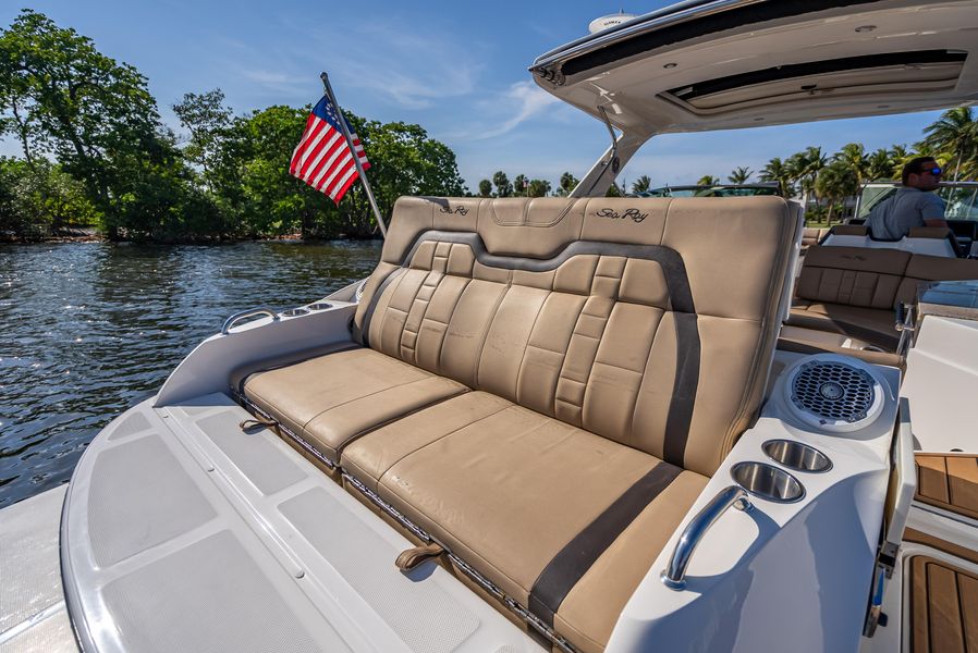 2016 Sea Ray 350 SLX