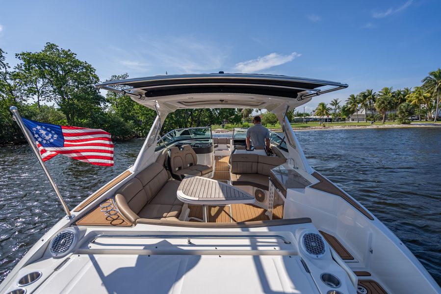 2016 Sea Ray 350 SLX