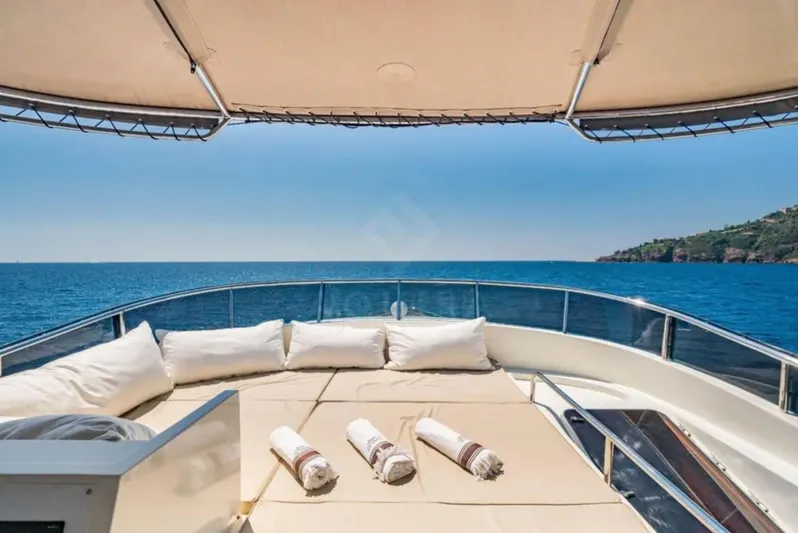 Getaway Yacht Photos Pics Luxurious Gianetti Navetta 67 yacht deck with sunbathing area, ocean view, and plush cushions.