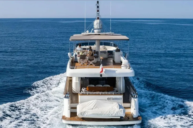Getaway Yacht Photos Pics Luxury Gianetti Navetta 67 yacht cruising on open sea, rear view, 2012 model.