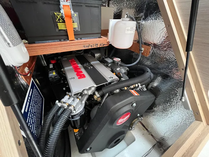 Silver Alert Yacht Photos Pics Engine compartment of a 2021 Hanse 418 yacht, featuring a Yanmar engine.