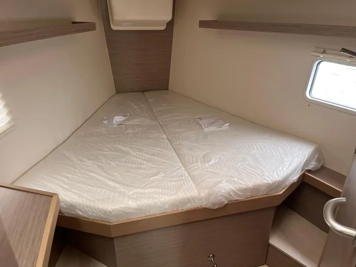 Silver Alert Yacht Photos Pics 2021 Hanse 418 yacht cabin with a cozy triangular bed and window.