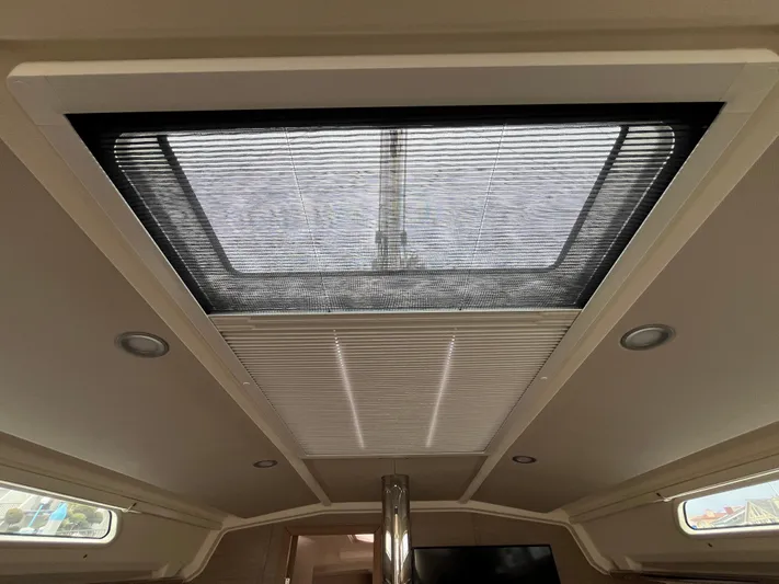 Silver Alert Yacht Photos Pics Interior view of 2021 Hanse 418 yacht skylight with modern design.