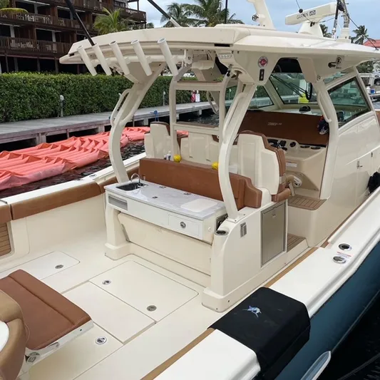 Island Waters Yacht Photos Pics 