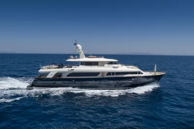 Custom Line Navetta 30
