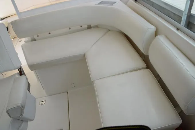 Rahiti Yacht Photos Pics Helm Deck lounge