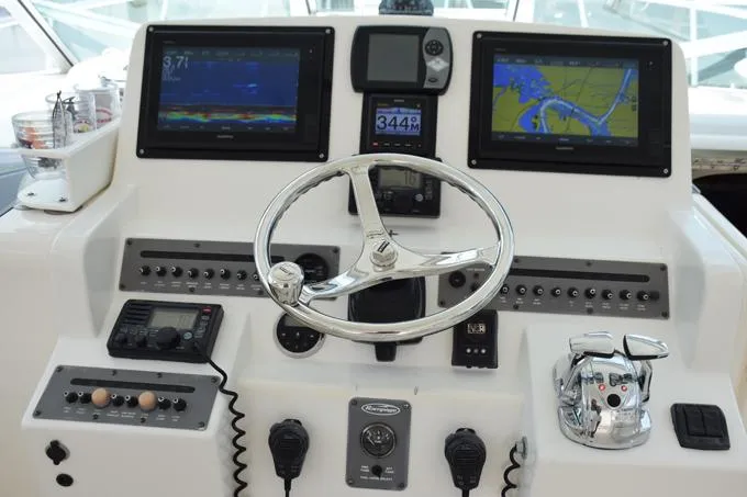 Rahiti Yacht Photos Pics Helm